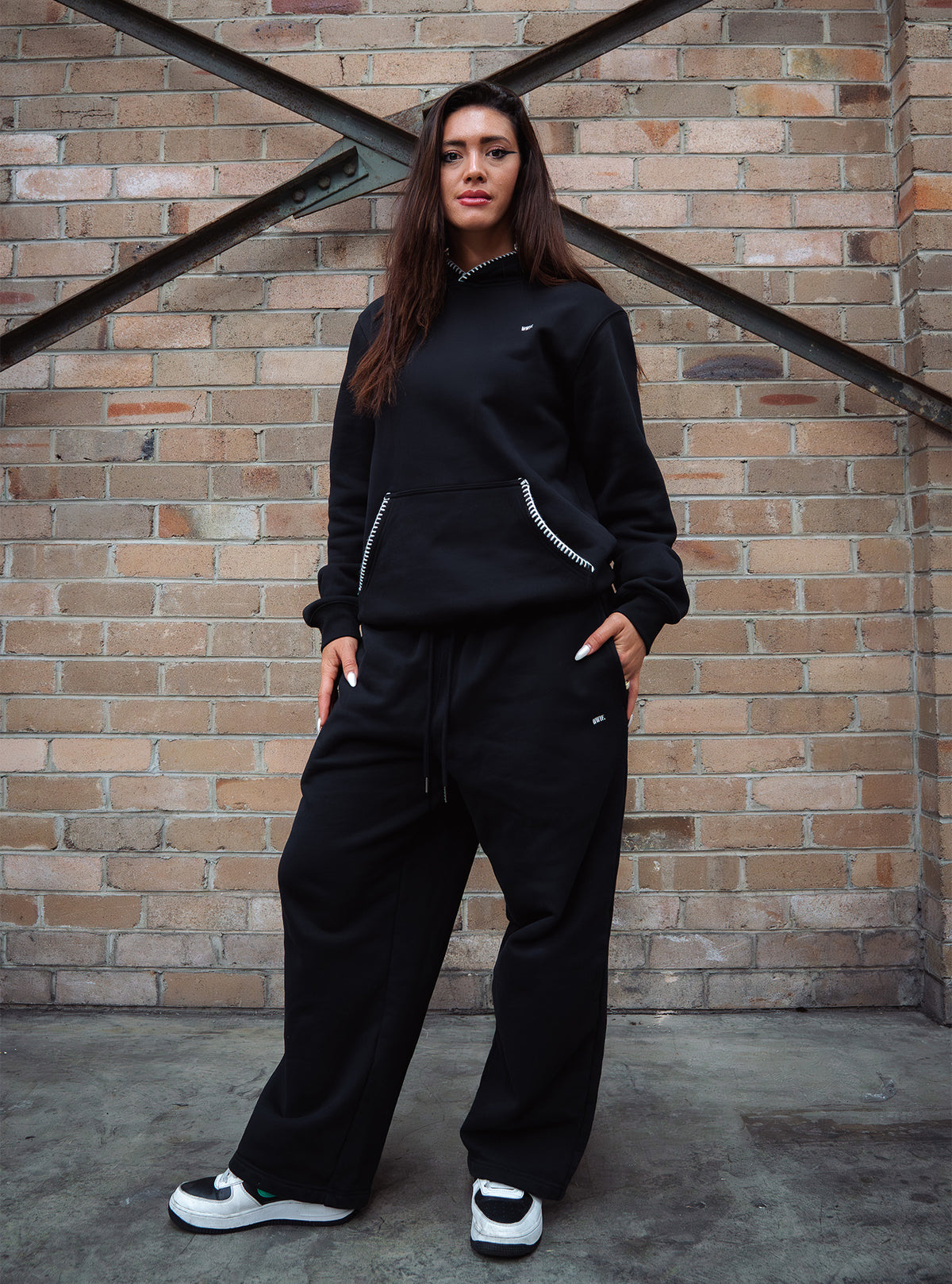THE COMFORT CORE - TRACK PANTS - BLACK