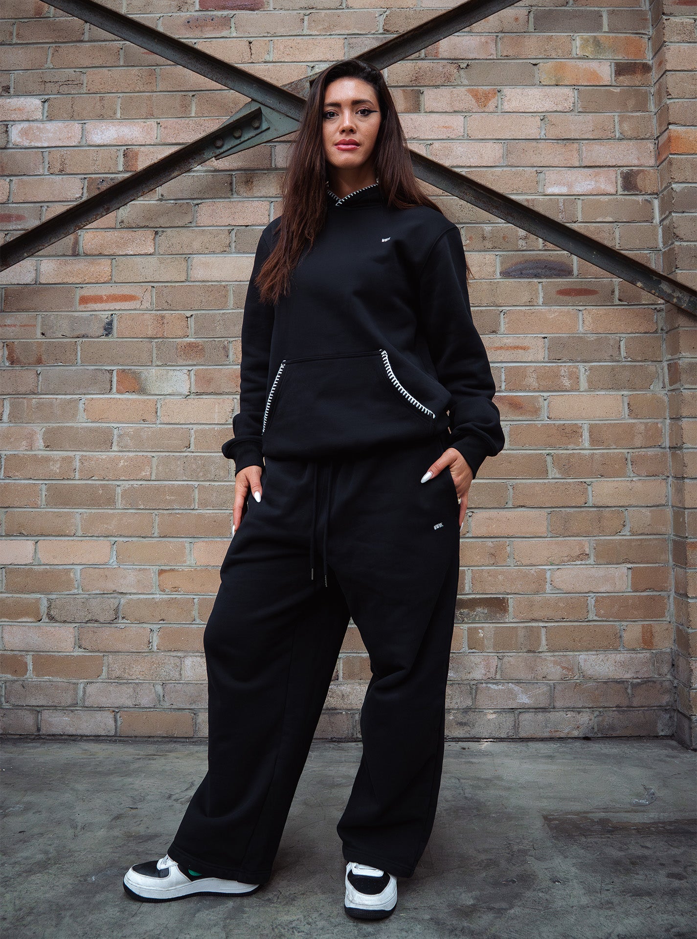 THE COMFORT CORE - TRACK PANTS - BLACK