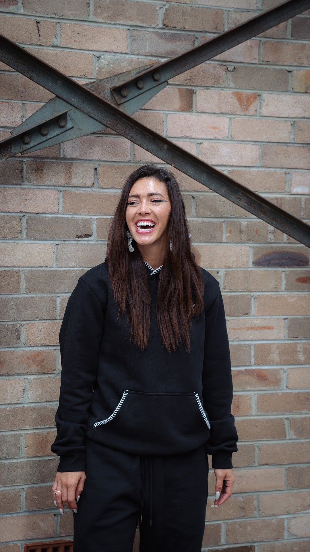 THE COMFORT CORE - HOODIE - BLACK