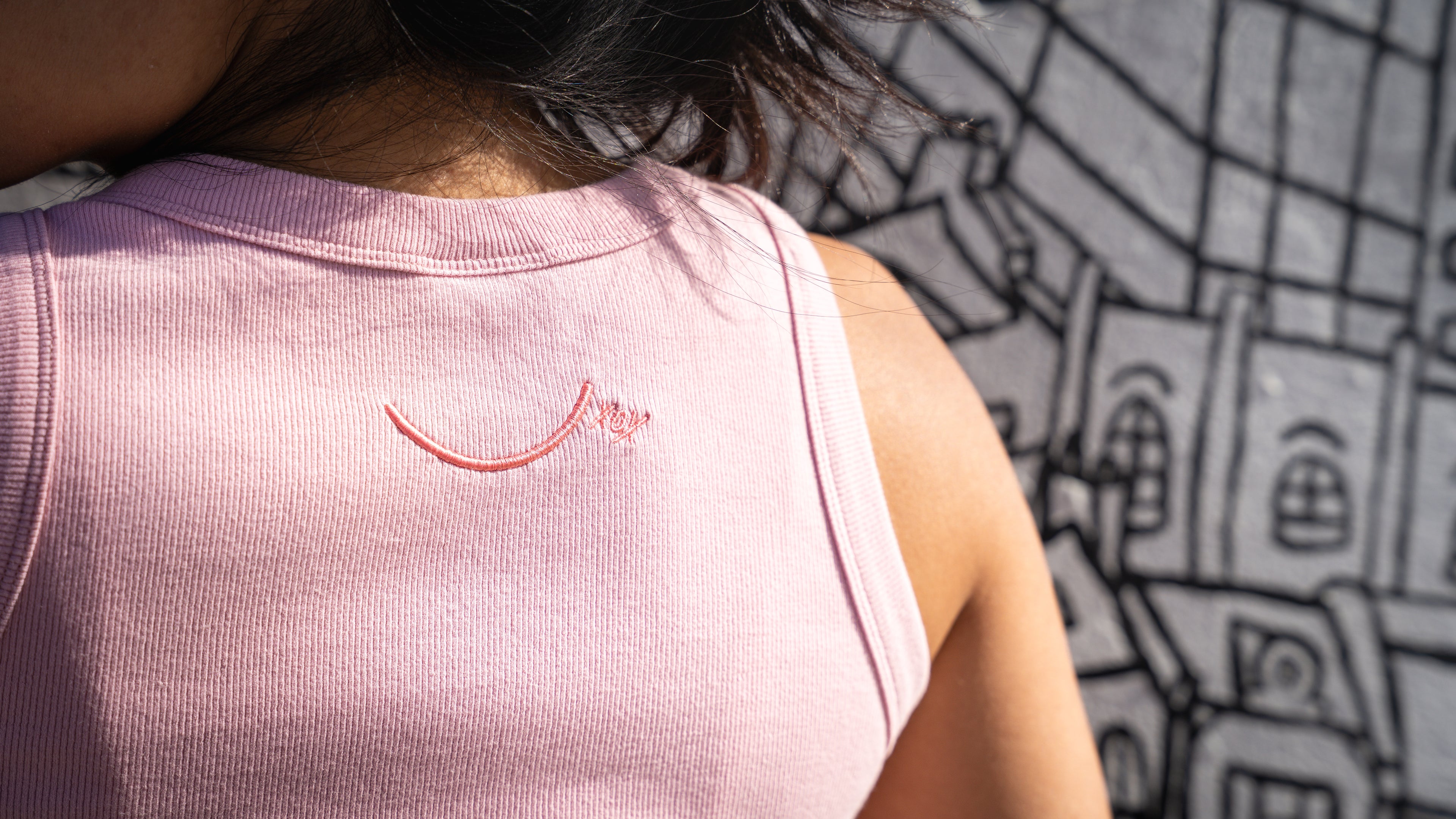 BEHIND THE SMILE - SINGLET