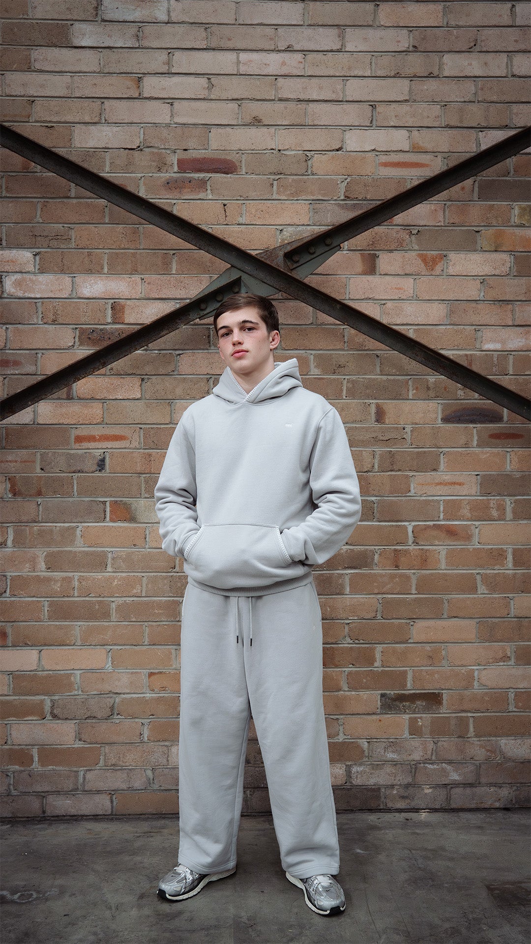 THE COMFORT CORE - HOODIE - GREY