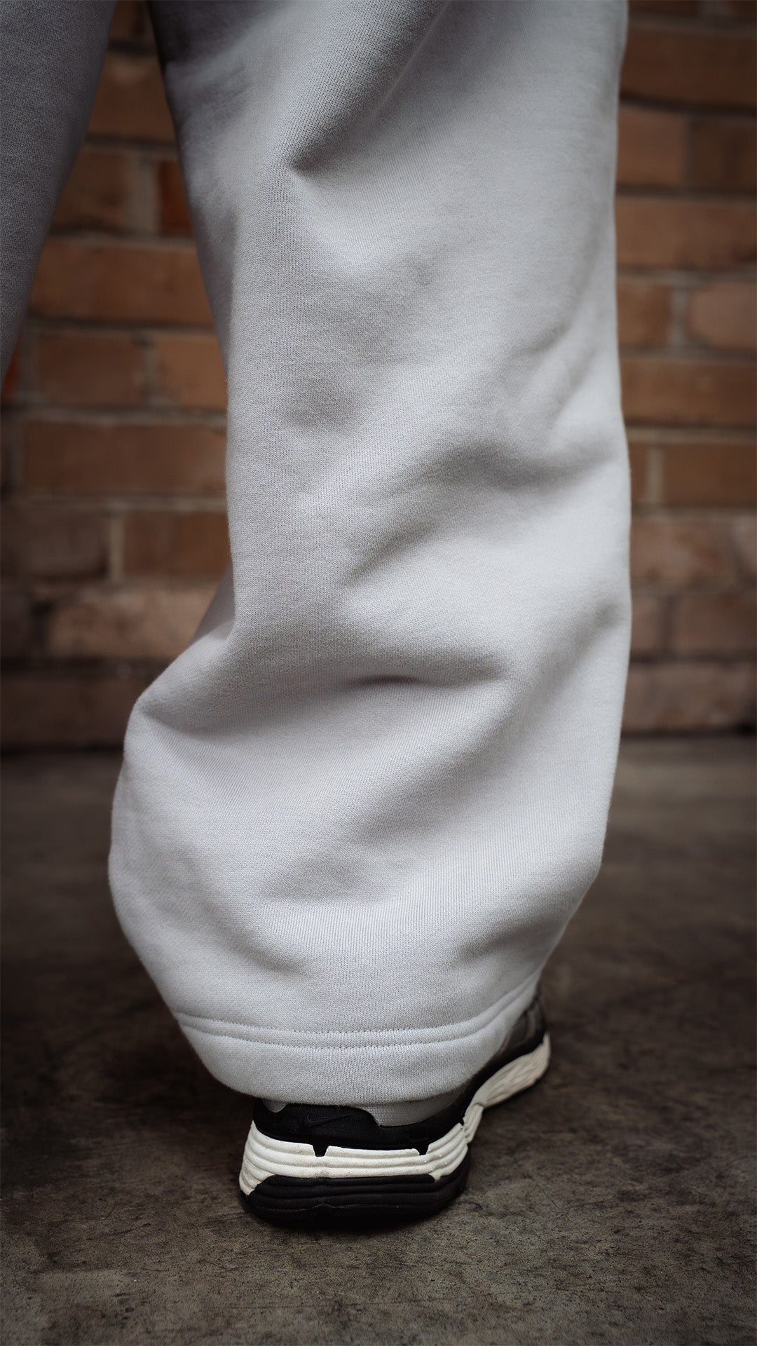 THE COMFORT CORE - TRACK PANTS - GREY