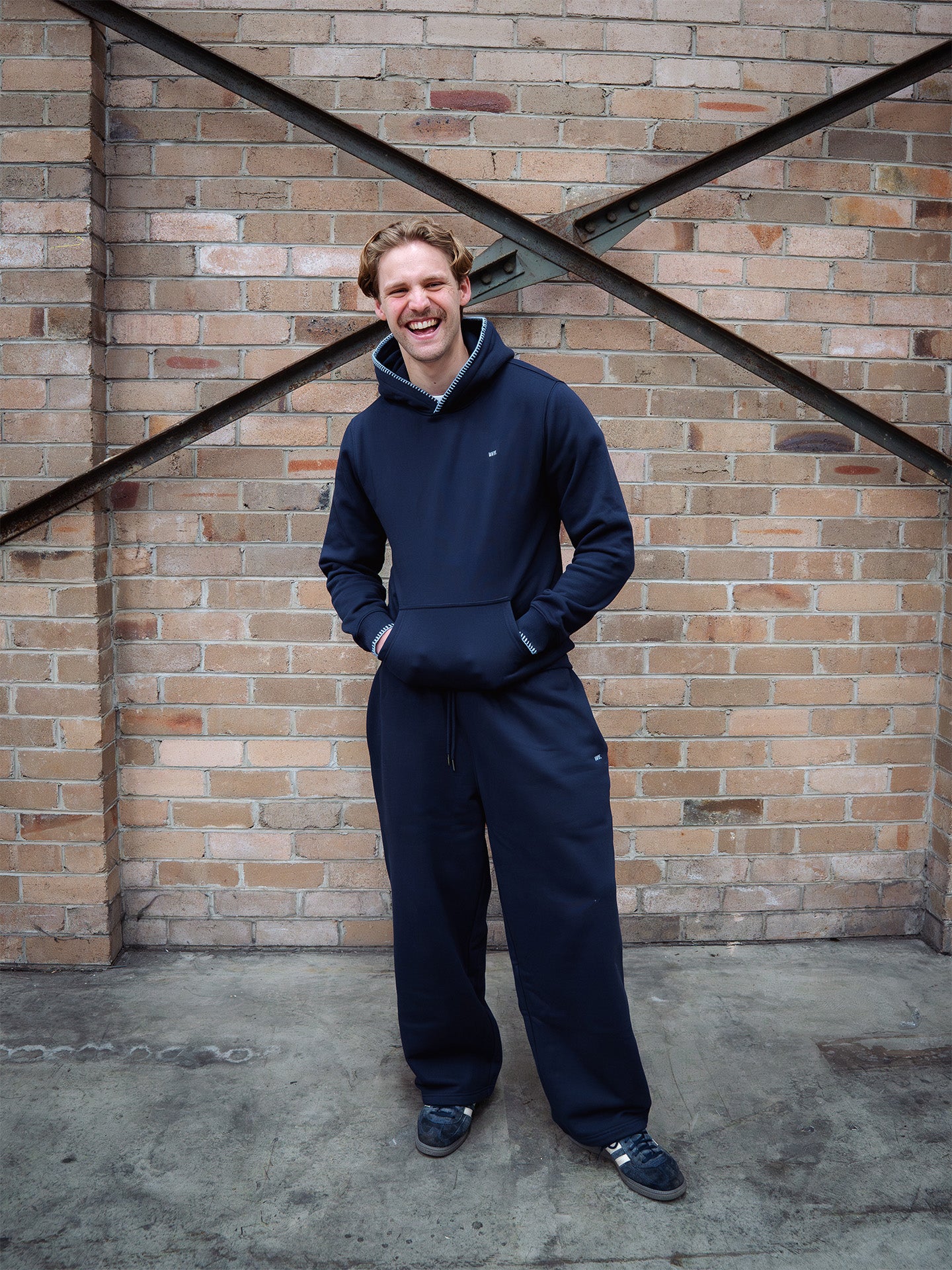THE COMFORT CORE - HOODIE - NAVY