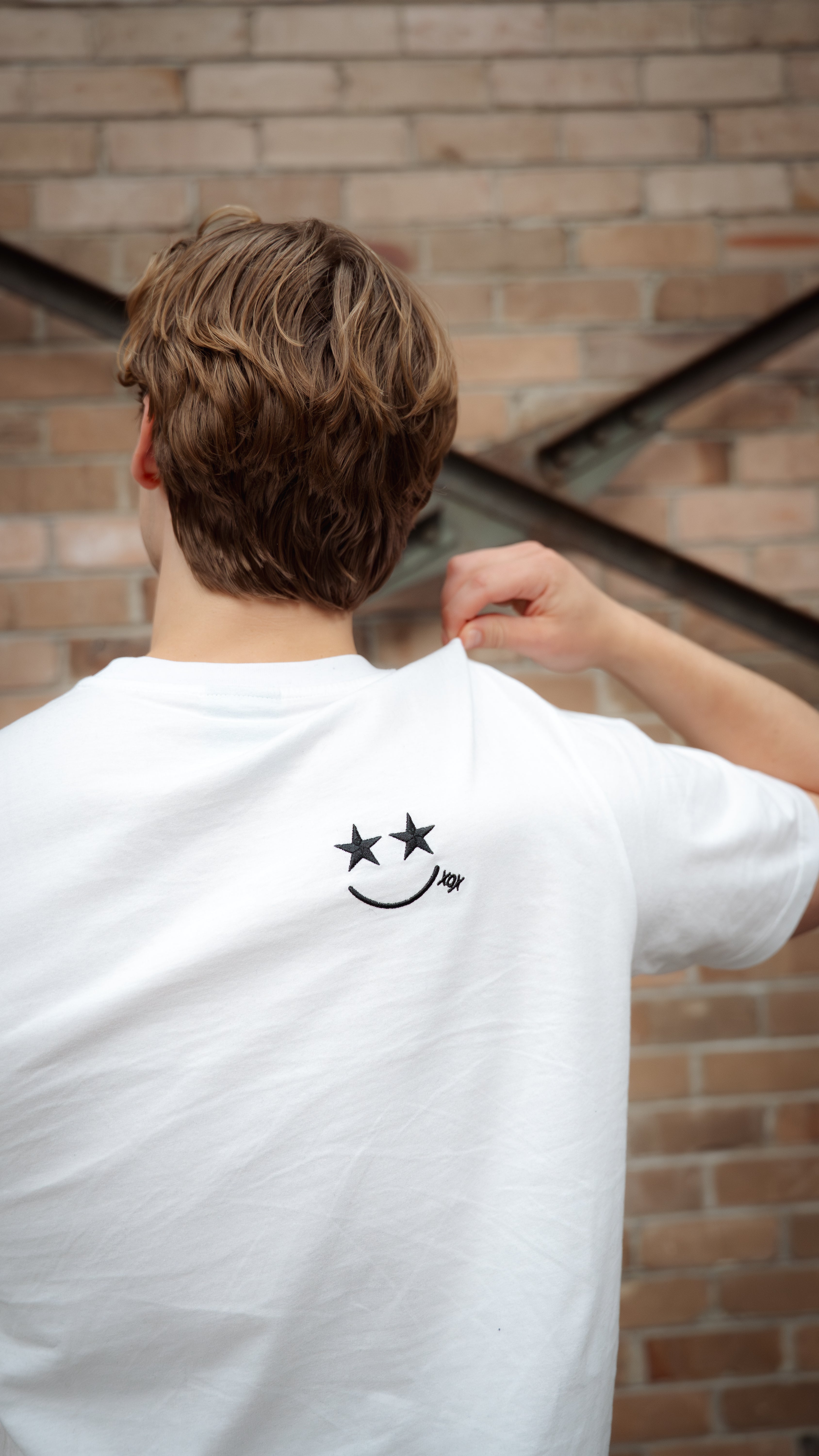 A LITTLE HAPPY - TEE - BLACK